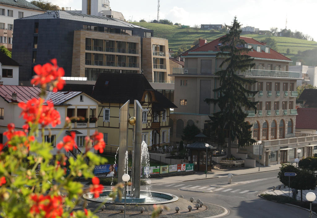 Alexandria Spa&Wellness Hotel Luhačovice Exterior foto